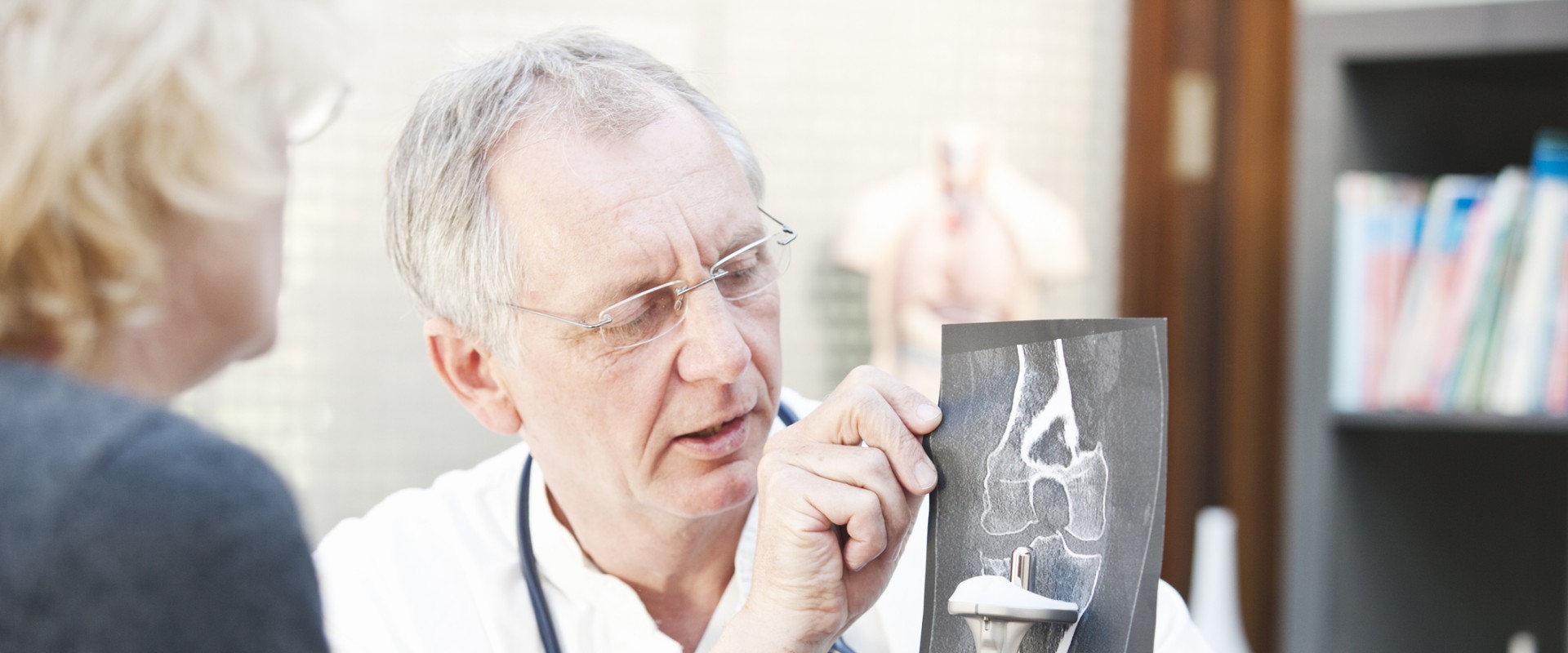 What is the difference between orthopedist and orthopedic surgeon?